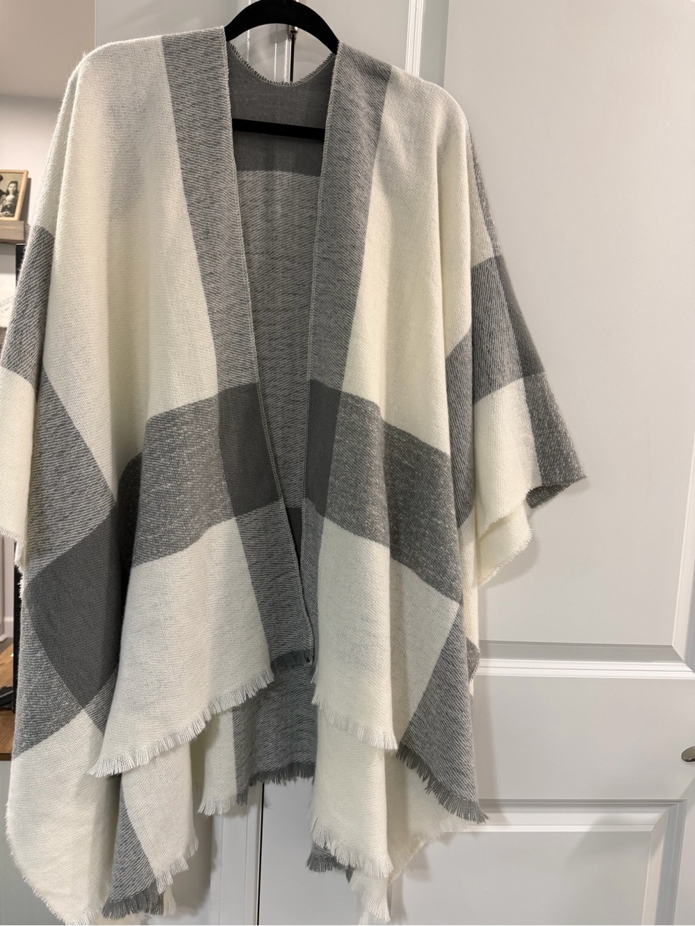 Gray & White Plaid Knit Poncho